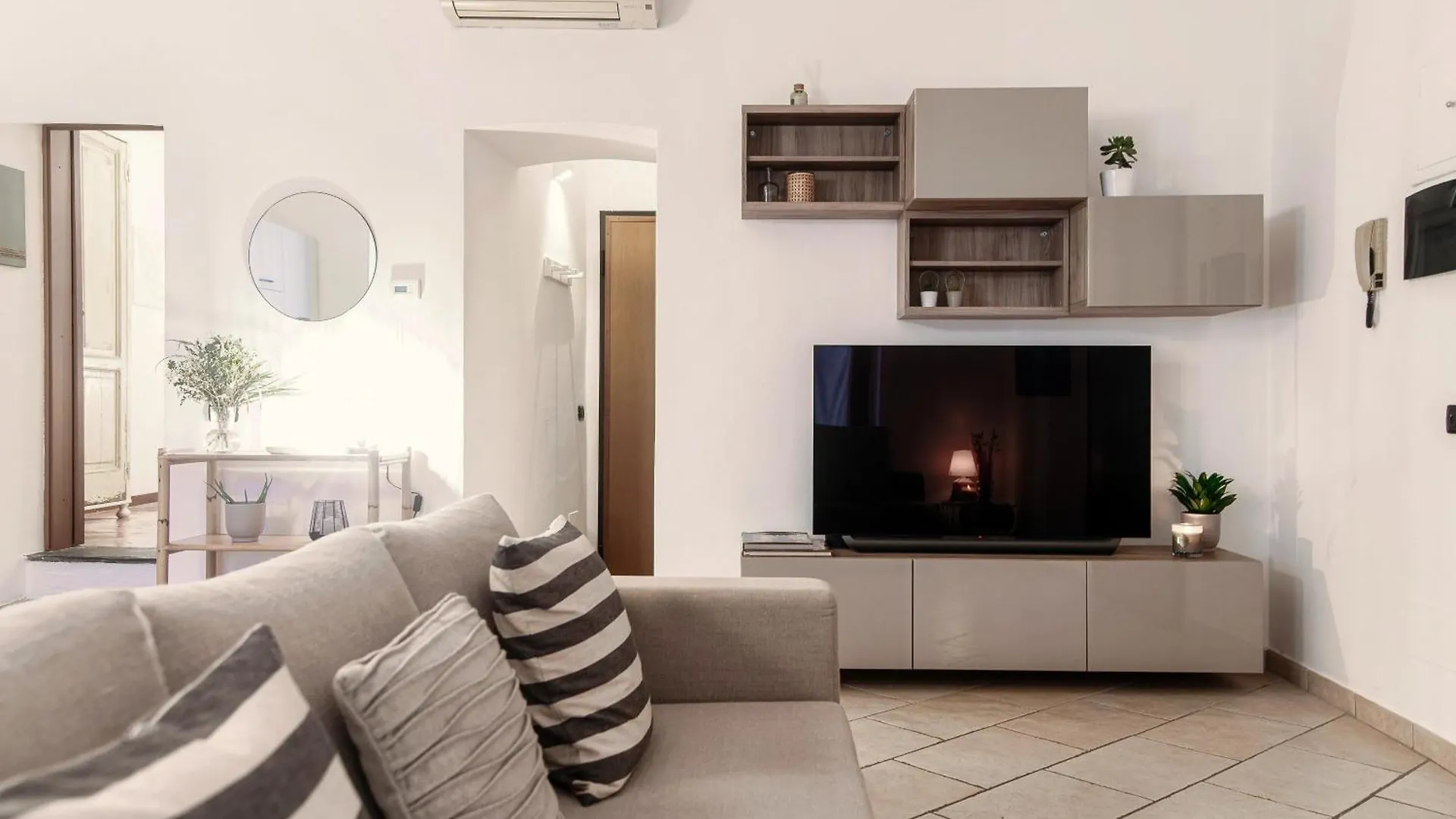 Apartment Il Lauro - By Myhomeincomo