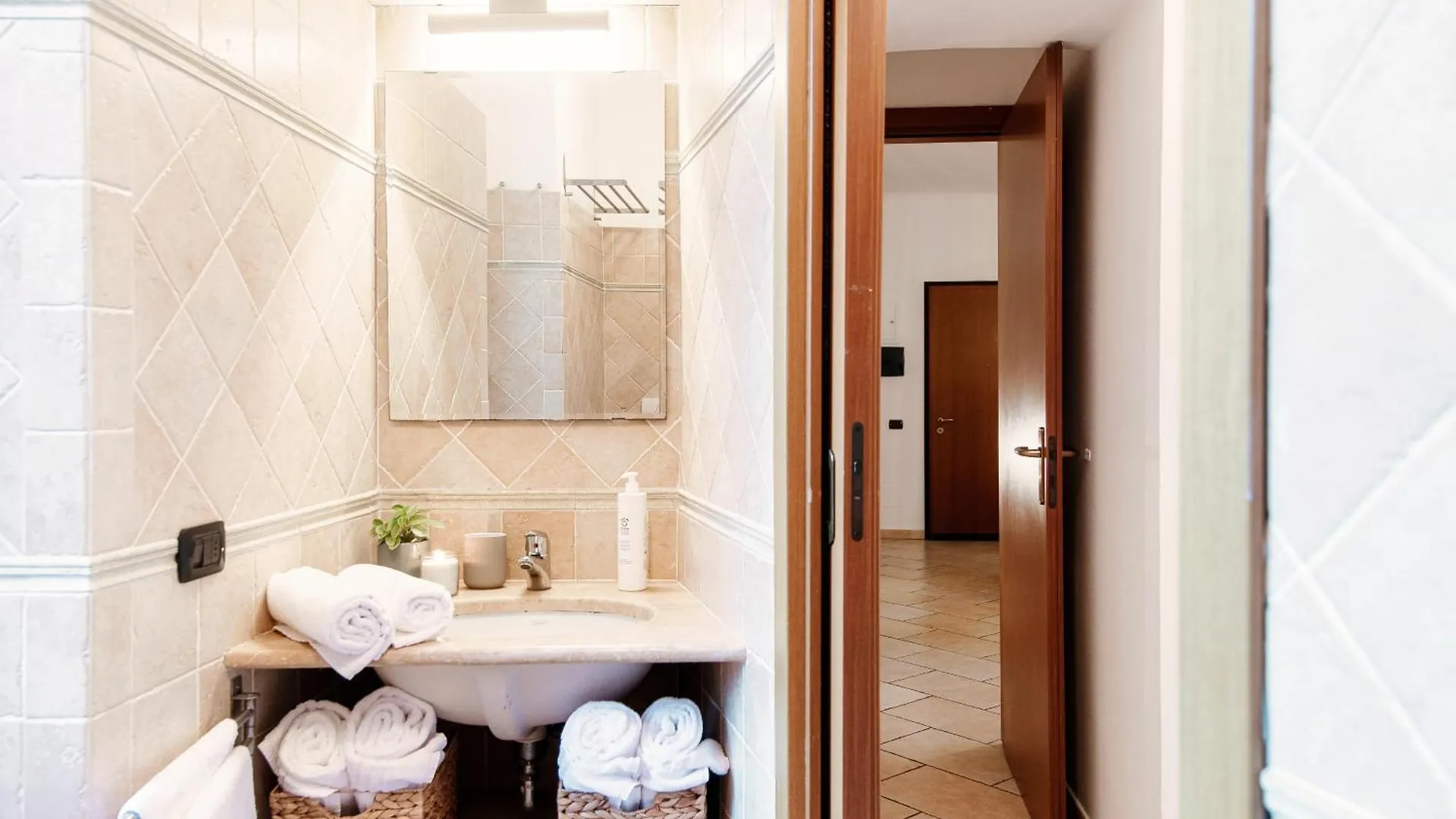 Apartment Il Lauro - By Myhomeincomo